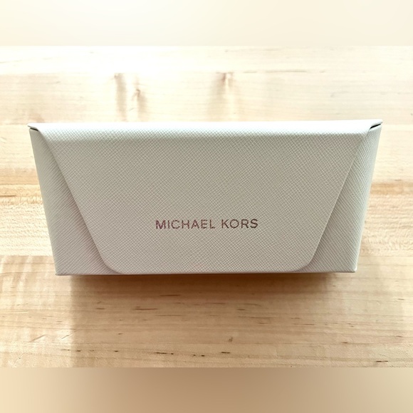 Michael Kors Cream Sunglasses Case - Picture 1 of 6